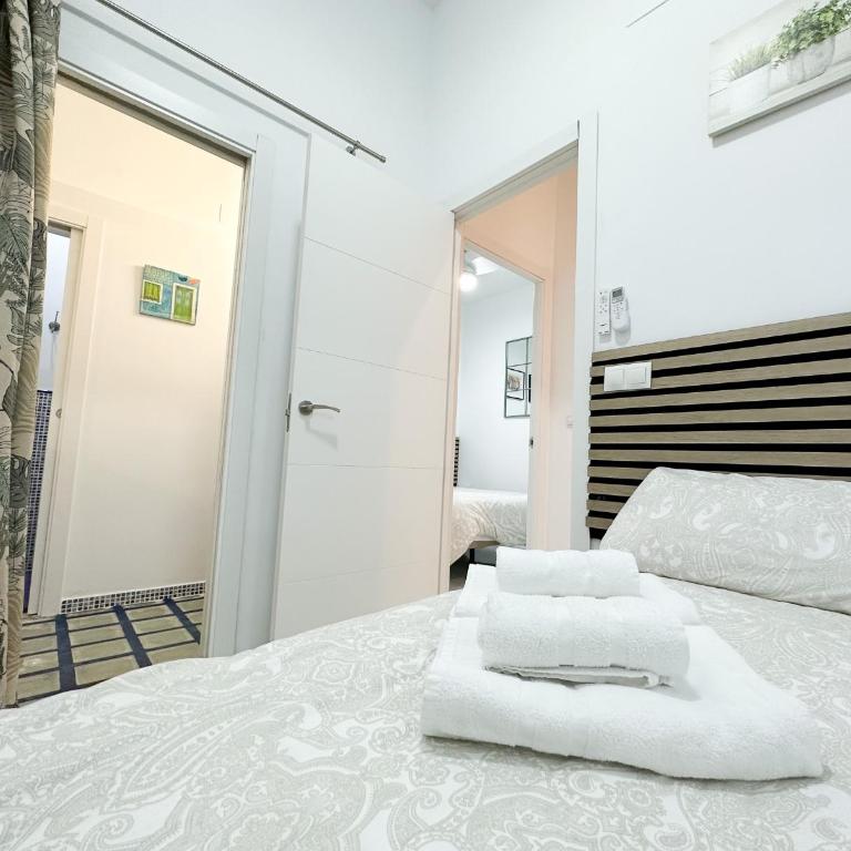 Central Cozy Budget 2BR Apt with AC, 1 bath, Private Parking opt - Apartamento de 2 dormitorios - 35