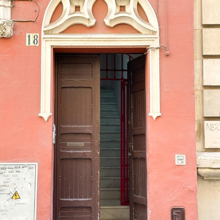 Central Cozy Budget 2BR Apt with AC, 1 bath, Private Parking opt - Apartamento de 2 dormitorios - 55