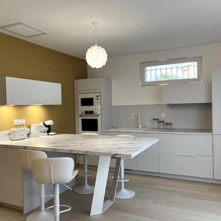 La Villa du Soleil - Three-Bedroom Apartment - 23
