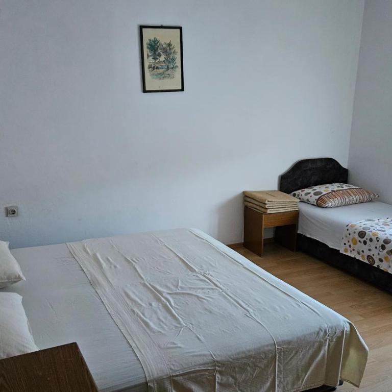 Kacanic Villa - Dreibettzimmer mit eigenem Bad - 2