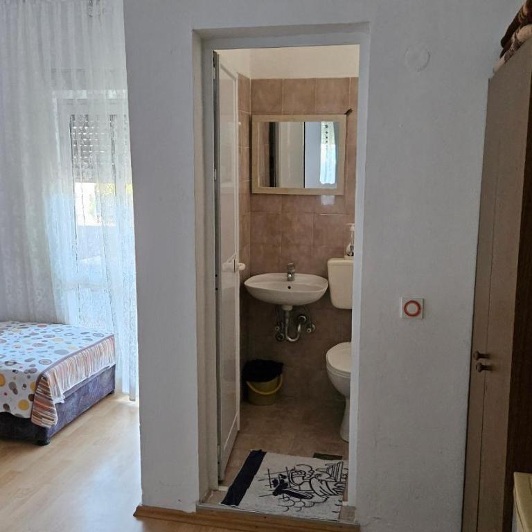 Kacanic Villa - Dreibettzimmer mit eigenem Bad - 3