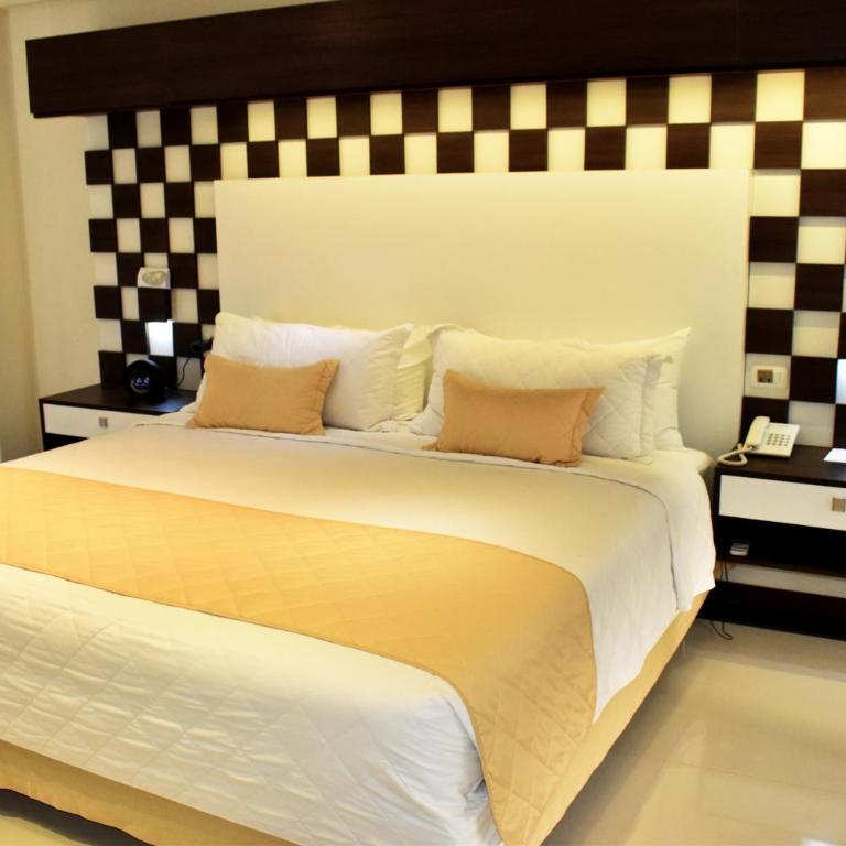 Prince Hotel - King Suite with Spa Bath - 4