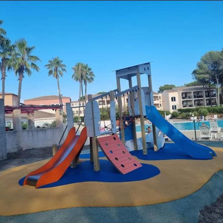 Résidence de Vacances Tennis Piscine Aire de jeux - Apartment mit Terrasse - 7
