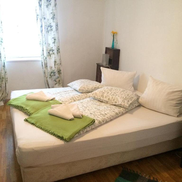 Cityhotel Junger Fuchs - Dreibettzimmer - 2