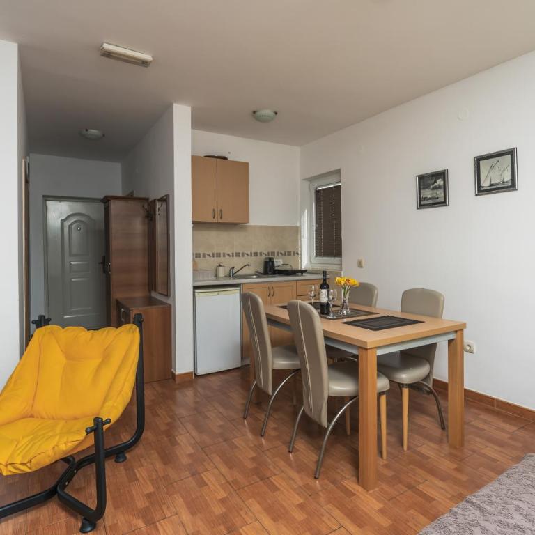 Apartments Franićević - Apartman s 1 Spavaćom Sobom i Balkonom - 5