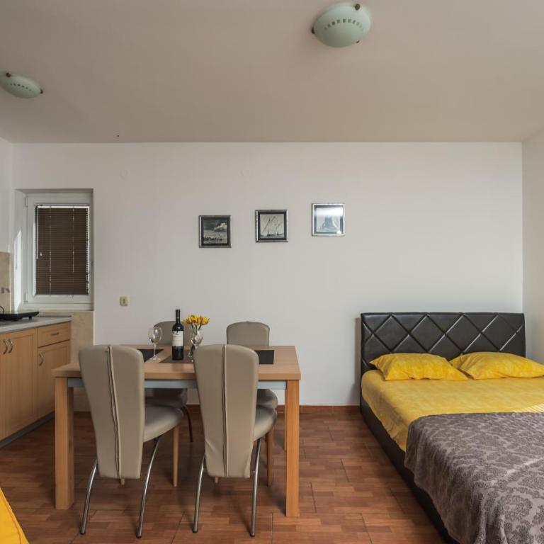 Apartments Franićević - Apartman s 1 Spavaćom Sobom i Balkonom - 9
