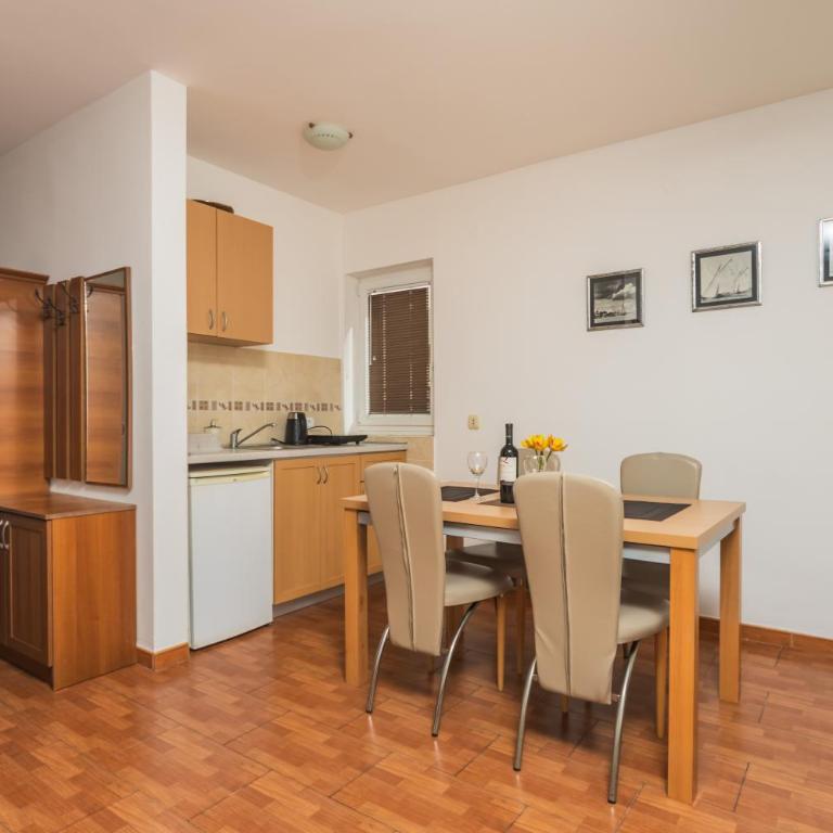 Apartments Franićević - Apartman s 1 Spavaćom Sobom i Balkonom - 16