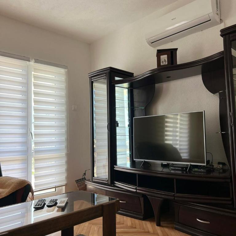 Villa Bubanja with shared pool - Two-Bedroom Apartment with Terrace and Sea View - 28