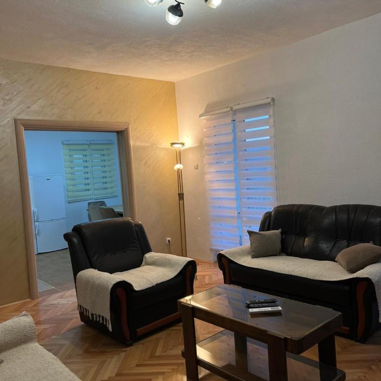 Villa Bubanja with shared pool - Two-Bedroom Apartment with Terrace and Sea View - 24