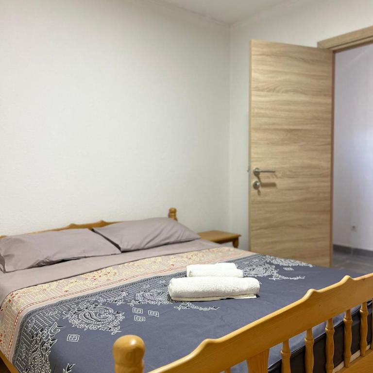Villa Bubanja with shared pool - Two-Bedroom Apartment with Terrace and Sea View - 22