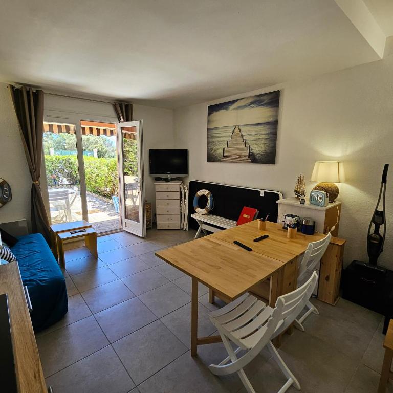 Presqu'ile de Giens, Maison Rdc avec Accès et Jardin Privés sans Vis-à-vis, Piscine, Plages à 2 min à pieds - Superior Apartment - 2