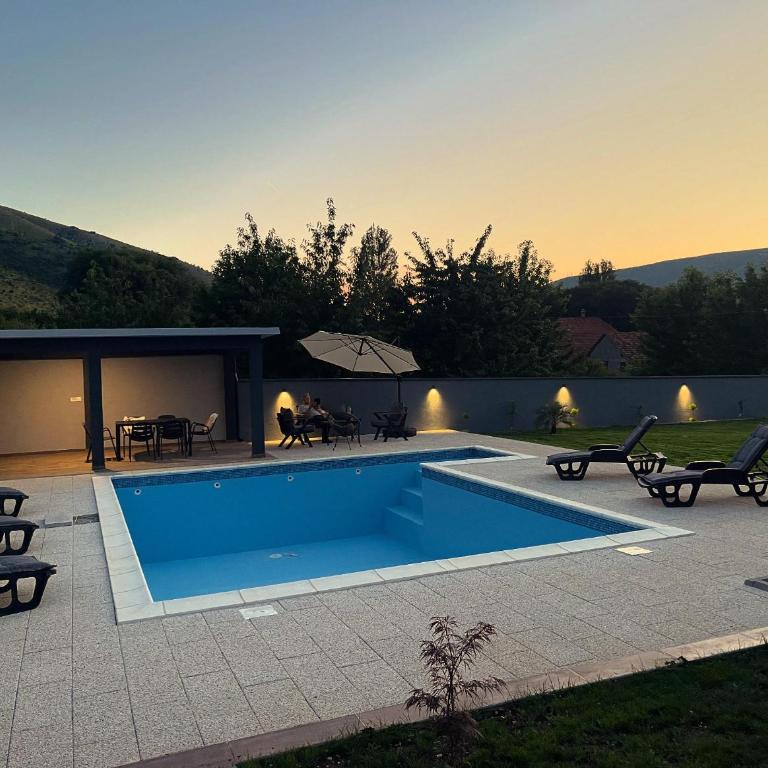 House and pool BajNa - Three-Bedroom Villa - 13