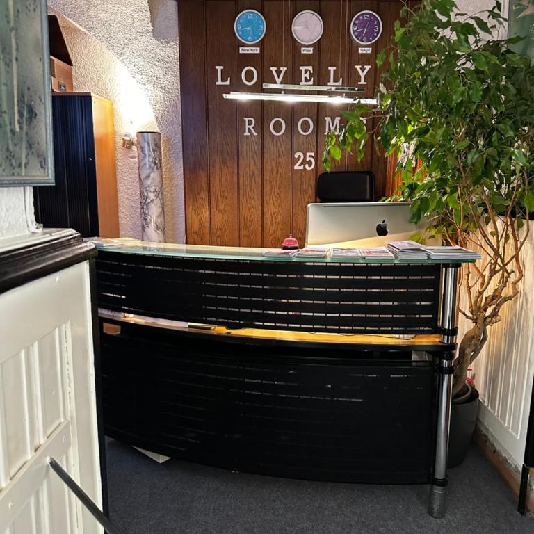 HOSTEL LOVELY ROOMS CITY CENTER, shared Bathroom - Economy Quadruple Room with Shared Bathroom - 12