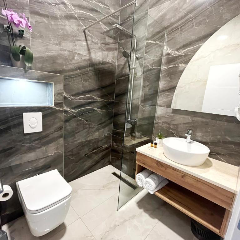 SUPREME Luxury HOTEL - Deluks Dvokrevetni Studio sa Bračnim Krevetom - 5