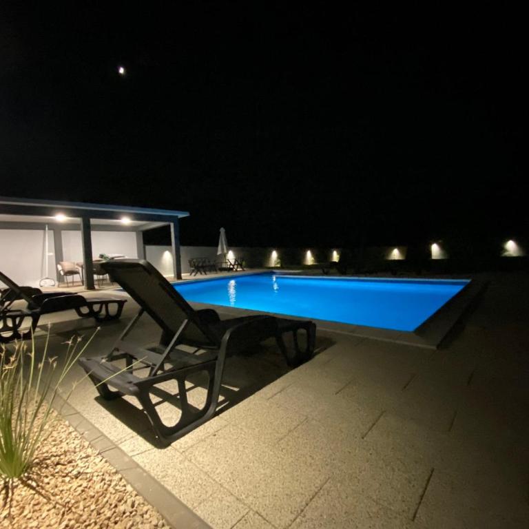 House and pool BajNa - Three-Bedroom Villa - 7