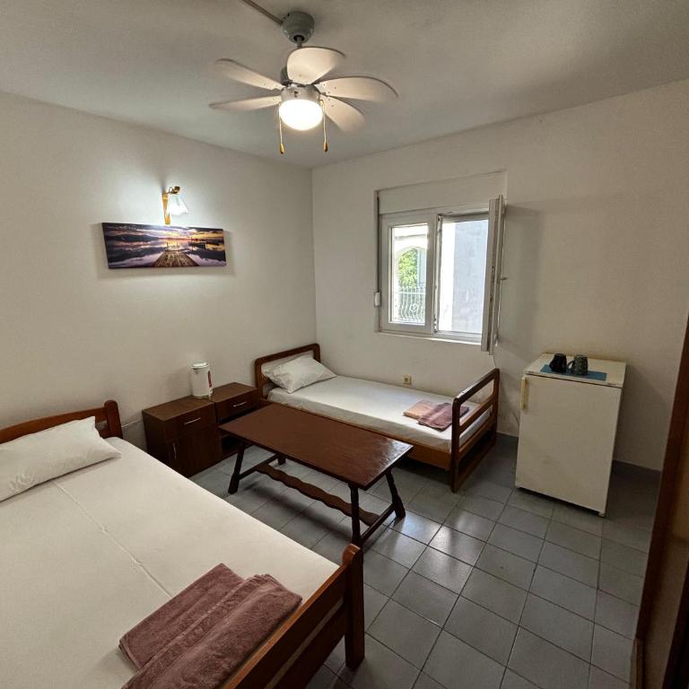 Stone Villa Guesthouse - Economy Dvokrevetna Soba sa Zasebnim Krevetima - 8