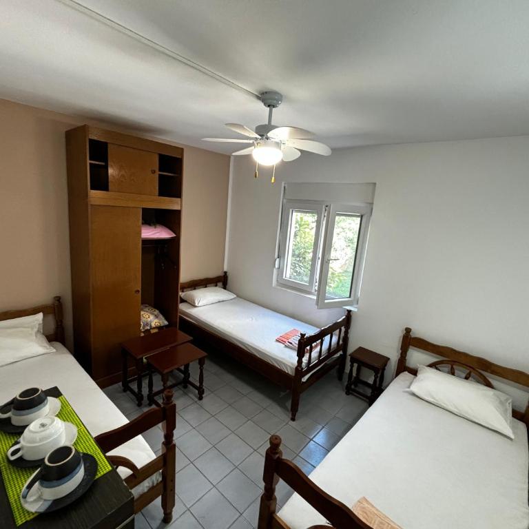 Stone Villa Guesthouse - Economy Trokrevetna Soba - 12