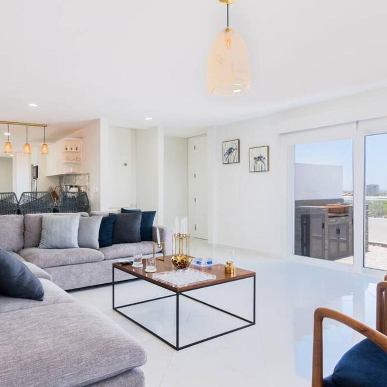 Preciosa Penthouse Con Vista Panoramica - Three-Bedroom Apartment - 1
