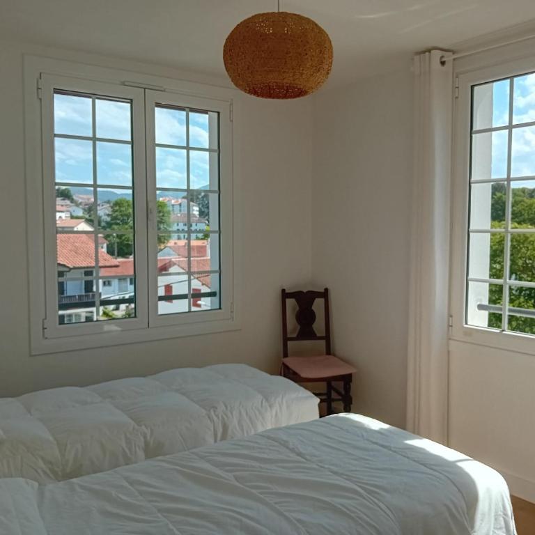 Spacieux T4 rénové à Hendaye, lumineux et calme, proche plage avec parking et WiFi. - FR-1-239-985 - Appartement - 16