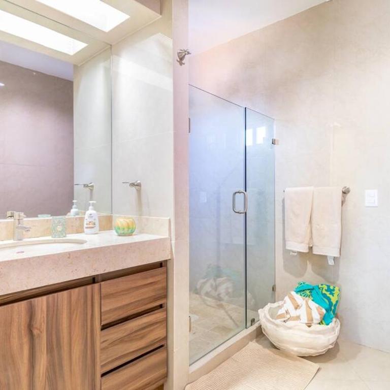 Elegante Condo a una Cuadra del Mar - Two-Bedroom Apartment - 4