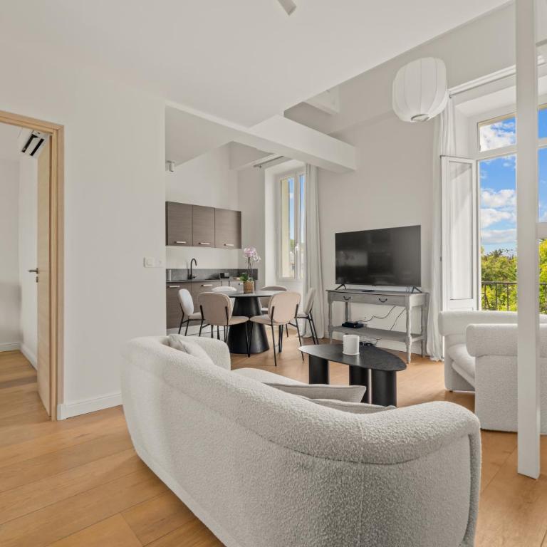 LB Vacation Rentals I Beautiful, Renovated Duplex with Swimming Pool - Apartment mit 3 Schlafzimmern - 2