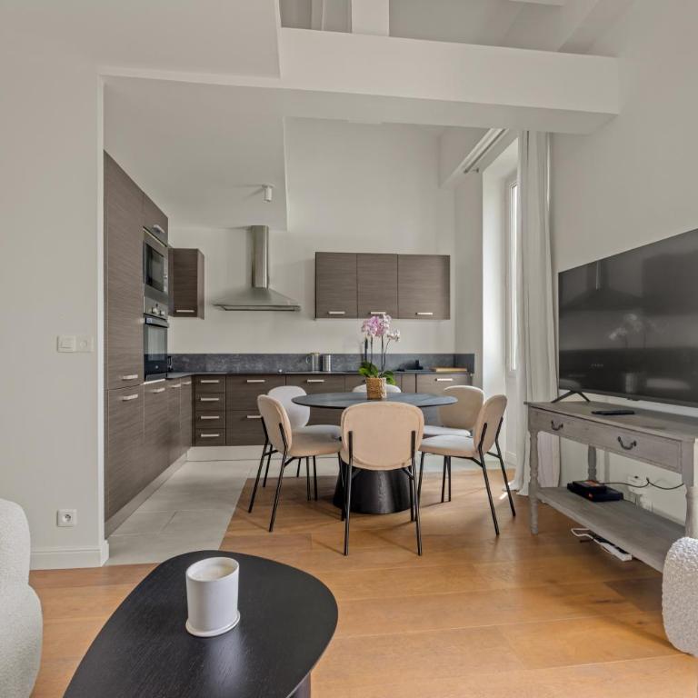 LB Vacation Rentals I Beautiful, Renovated Duplex with Swimming Pool - Apartment mit 3 Schlafzimmern - 3