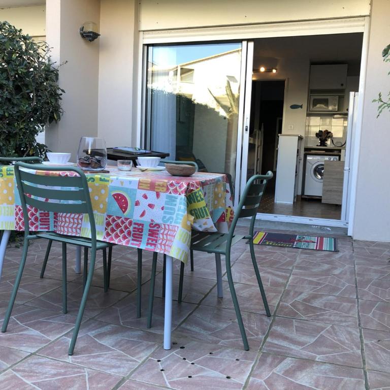 Studio Alcôve en Front de Mer avec Piscine, Terrasse et Parking à Saint Cyprien - FR-1-793-14 - Studio - 2