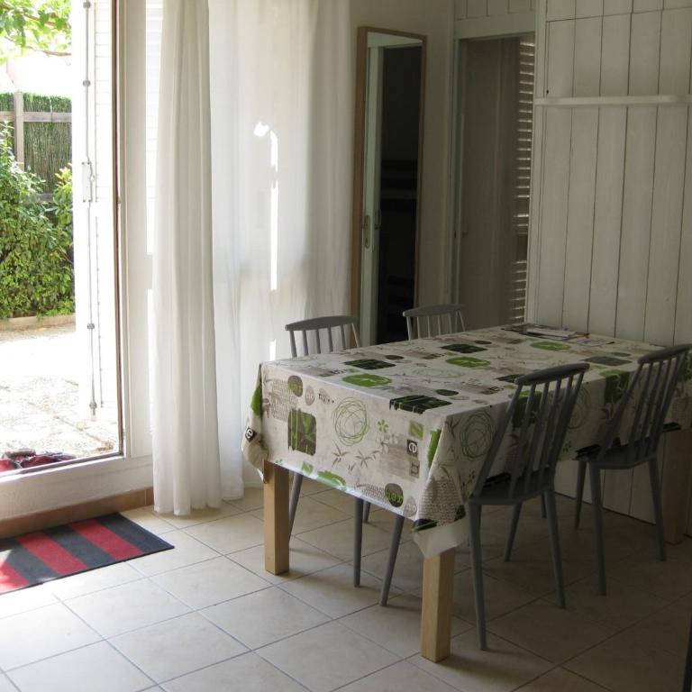 Saint-Cyprien: T3 en RDC, Terrasse, Parking, à 600m de la Plage - FR-1-793-15 - Apartment - 5
