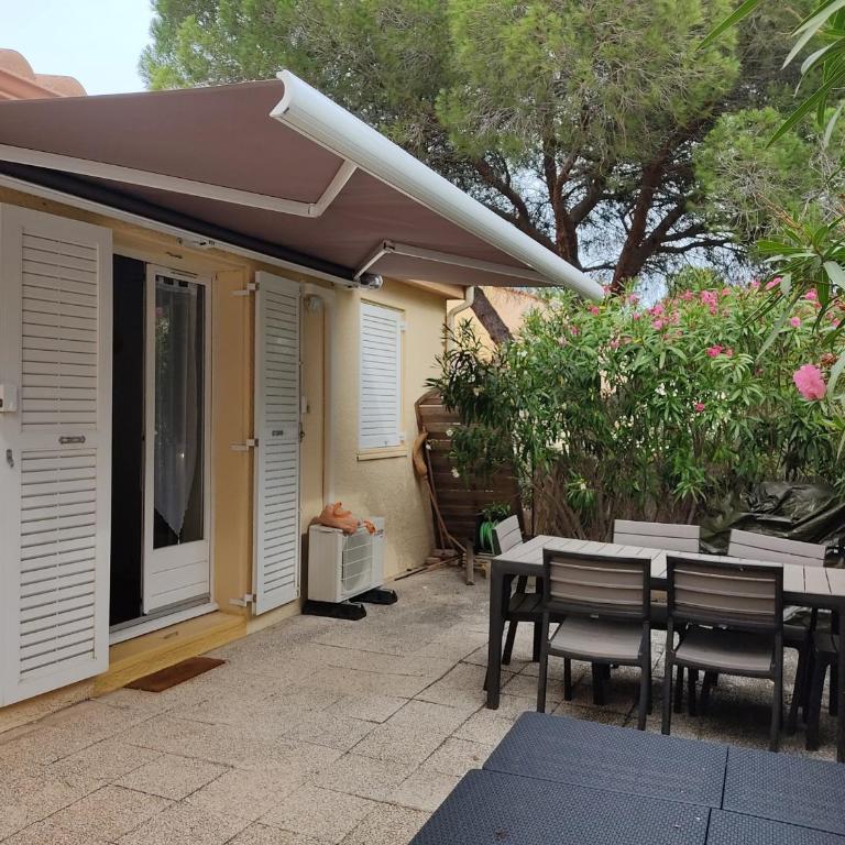Charmant T3 climatisé avec terrasse, proche plage & parking privé - 4/6 pers, Gruissan - FR-1-796-7 - Appartamento - 5