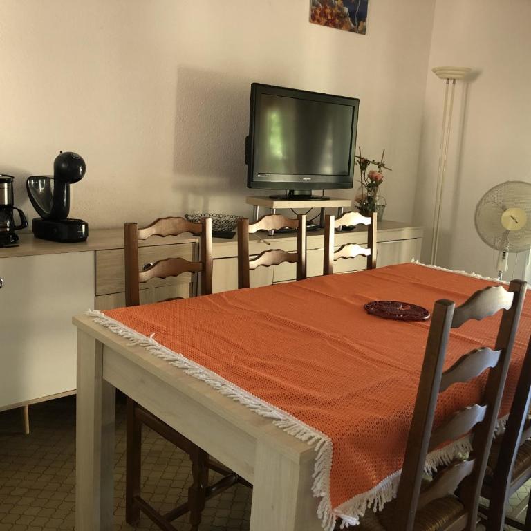 Villa T3 à Saint-Cyprien, 6 pers, Piscine, Terrasse, Proche Plage et Port - FR-1-793-22 - Villa - 6