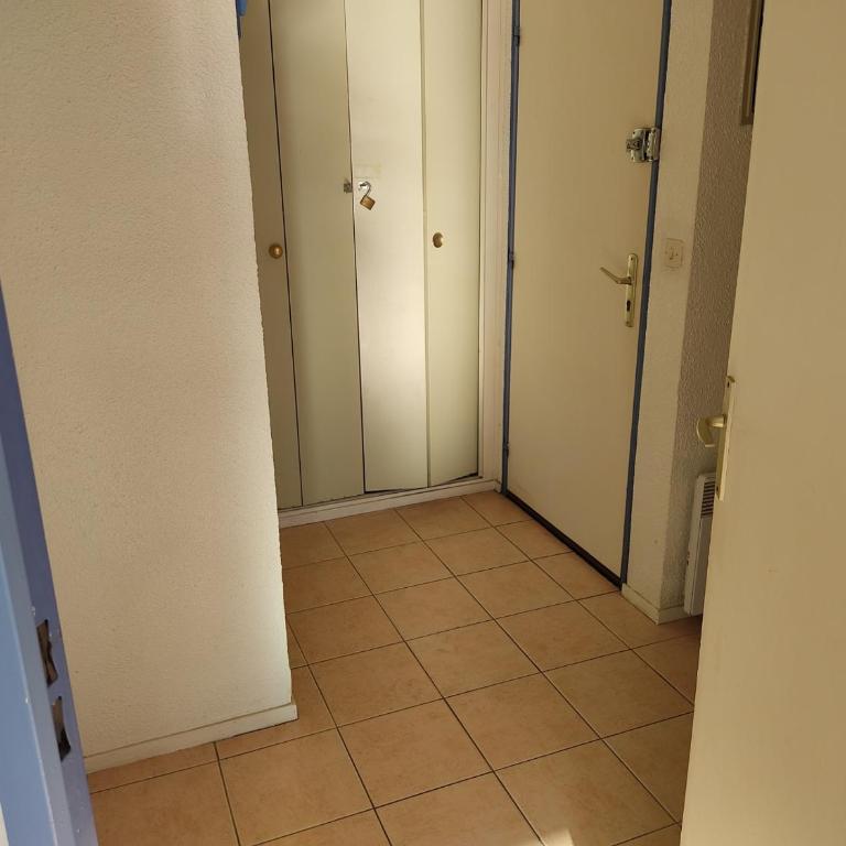 Gruissan: T2 Spacieux 4/5 Pers, Proche Plage Grazel, Parking Privé - FR-1-796-34 - Apartamento - 2