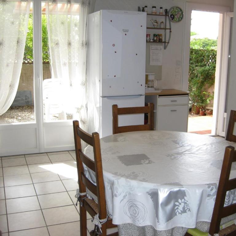 Villa T3 Mezzanine 6P - Piscine, Parking, Proche Plage et Port à Saint-Cyprien - FR-1-793-25 - Villa - 3