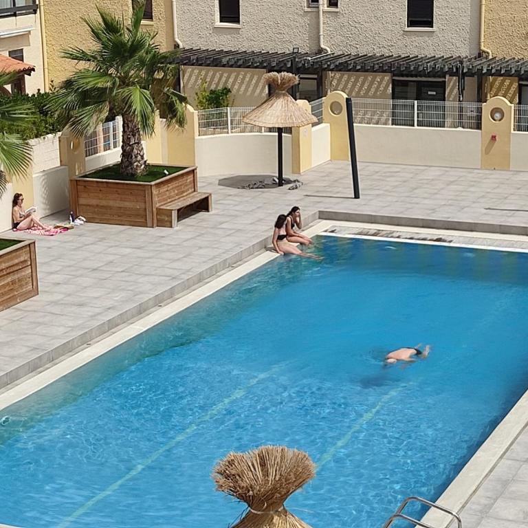 Gruissan - T2 Alcove 4/5 pers, Piscine, Parking, Proche plage - FR-1-796-61 - Appartamento - 2