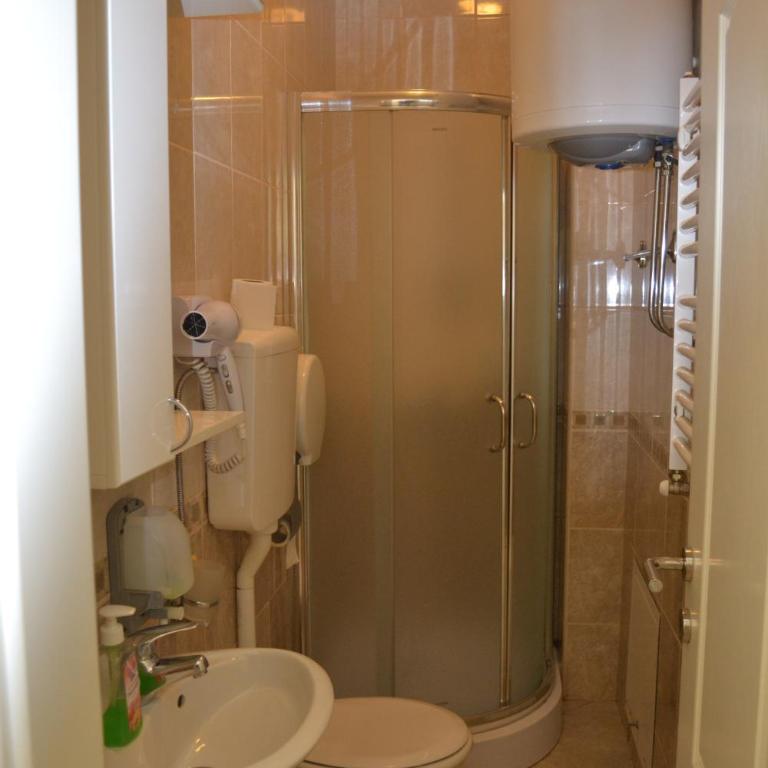 Apartments Tanja - Dvokrevetna Soba sa Bračnim Krevetom i Terasom - 5