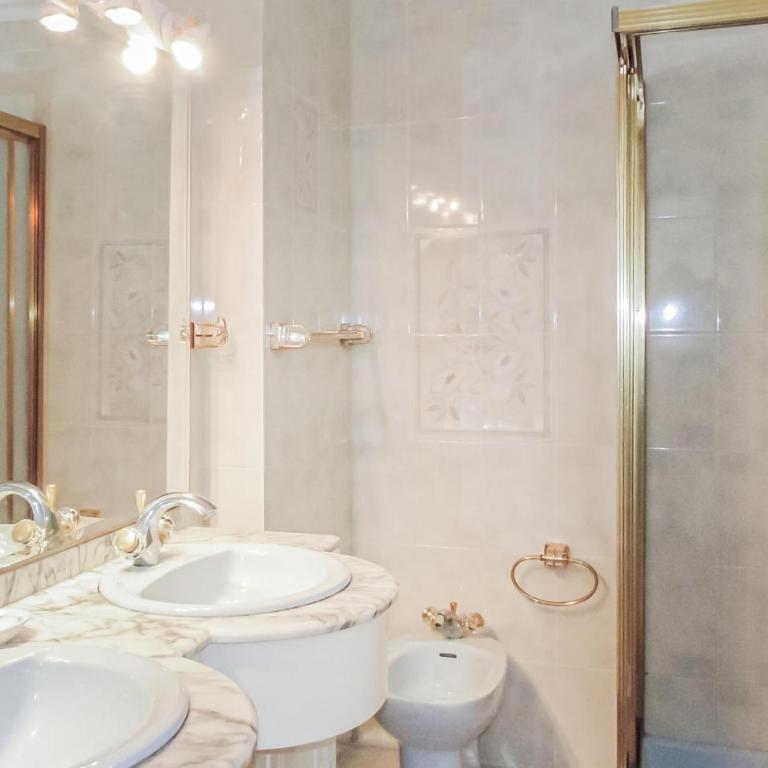 Awesome Apartment In Torrevieja - Apartamento de 3 dormitorios - 24