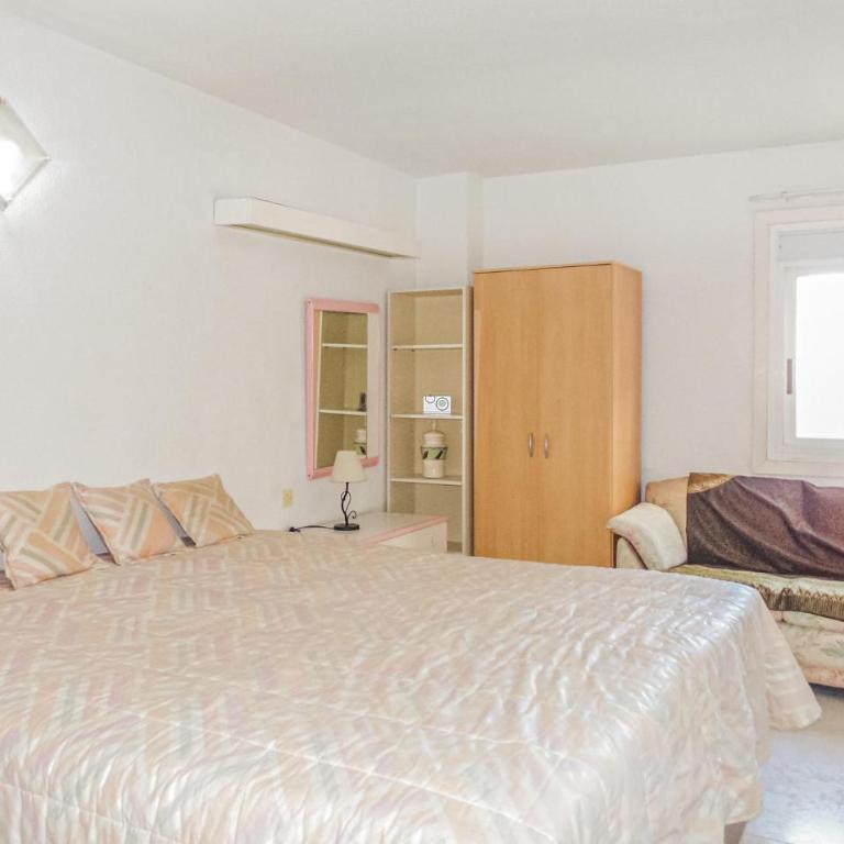 Awesome Apartment In Torrevieja - Apartamento de 3 dormitorios - 21