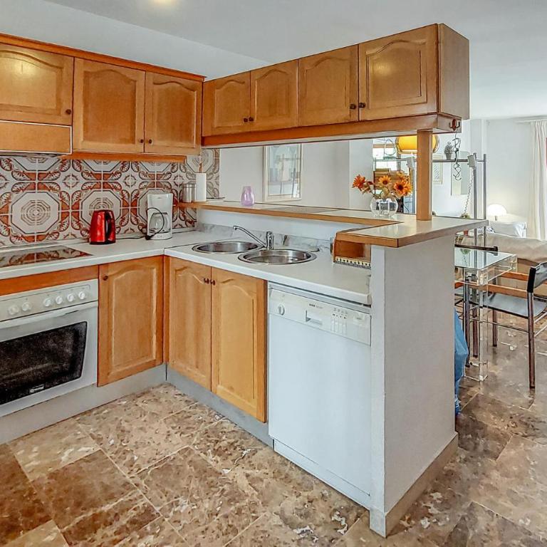 Amazing Apartment In Estepona With Wifi - Apartamento de 2 dormitorios - 7