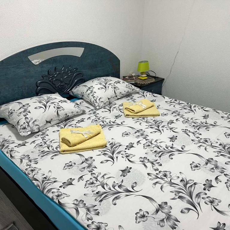 Apartman Royal sa GARAŽOM i KLIMOM - Apartment with Balcony - 25