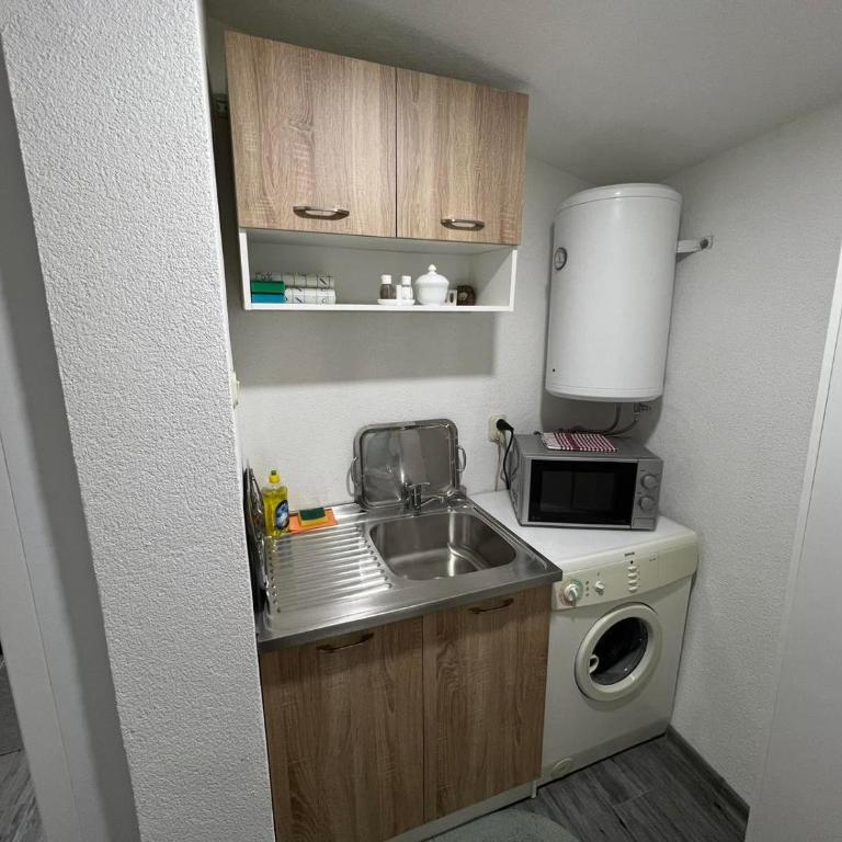 Apartman Royal sa GARAŽOM i KLIMOM - Apartment with Balcony - 15