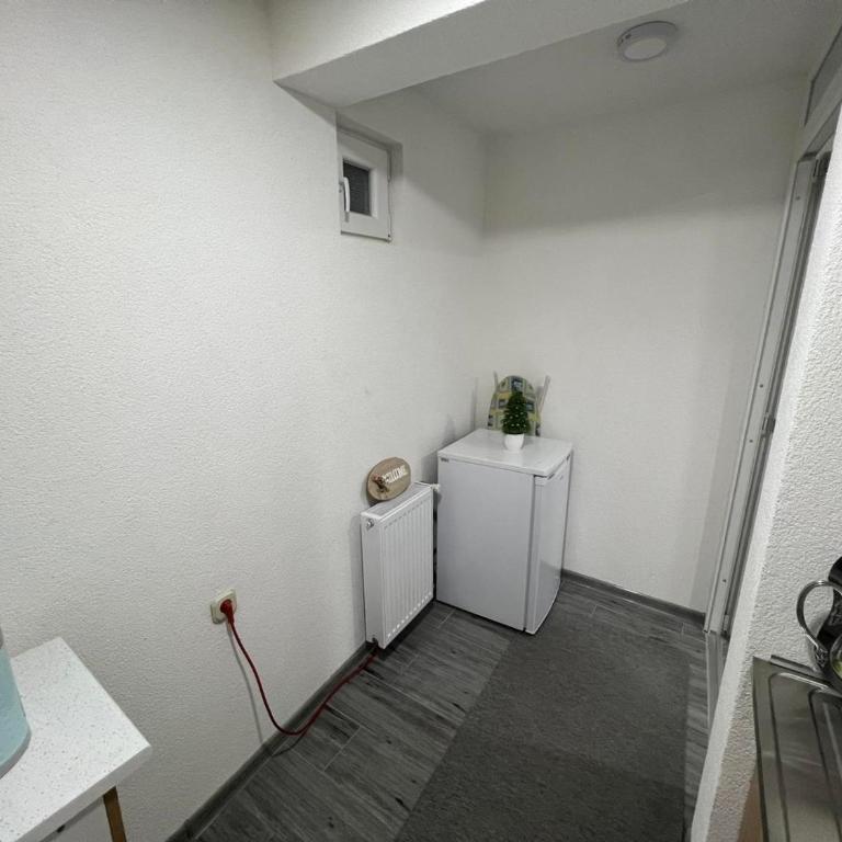 Apartman Royal sa GARAŽOM i KLIMOM - Apartment with Balcony - 14
