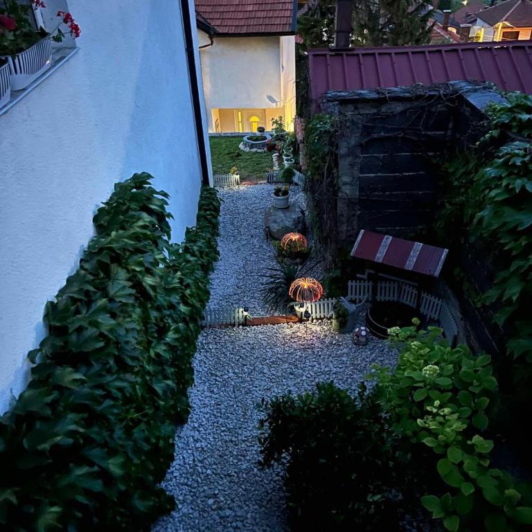 Apartman Royal sa GARAŽOM i KLIMOM - Apartment with Balcony - 9