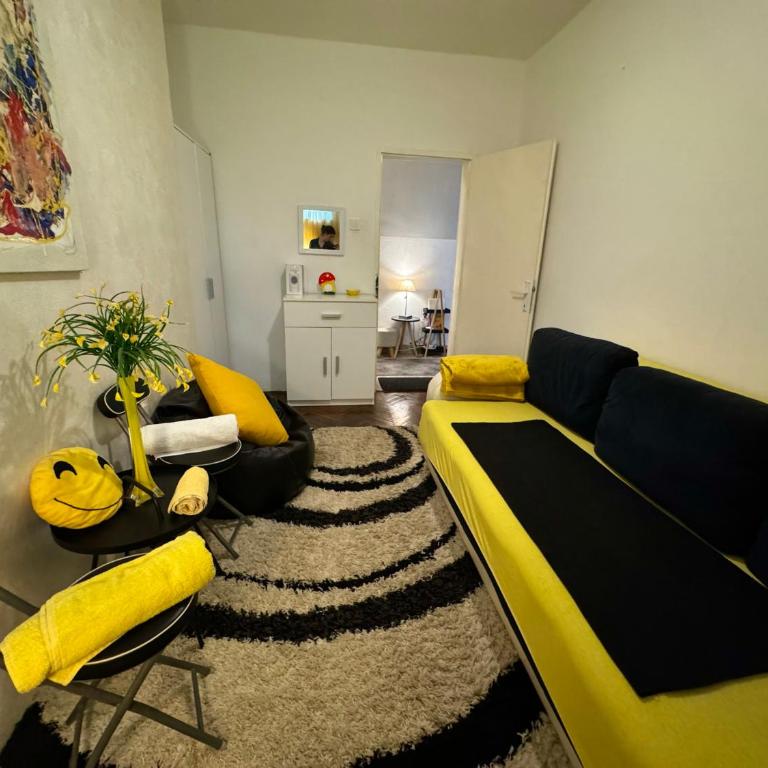 ApartHotel Maxim - Three-Bedroom Premium Apartment with Balcony - 24