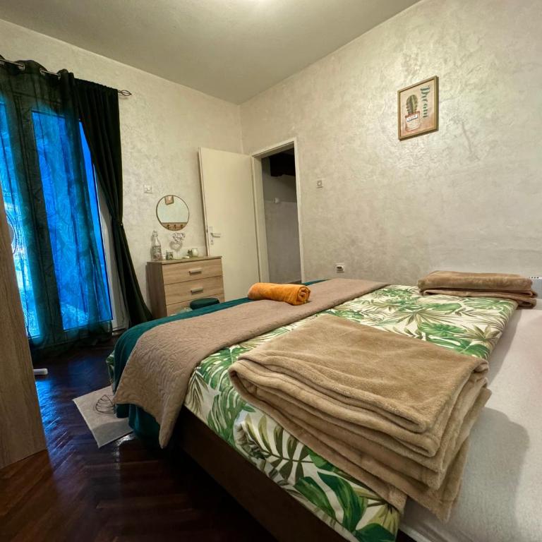 ApartHotel Maxim - Three-Bedroom Premium Apartment with Balcony - 21