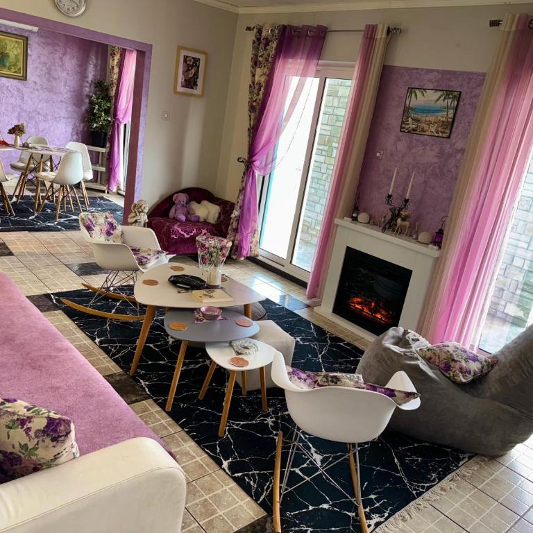 ApartHotel Maxim - Three-Bedroom Premium Apartment with Balcony - 34