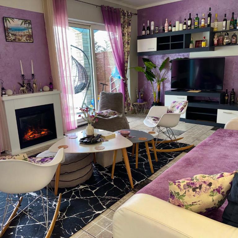 ApartHotel Maxim - Three-Bedroom Premium Apartment with Balcony - 32