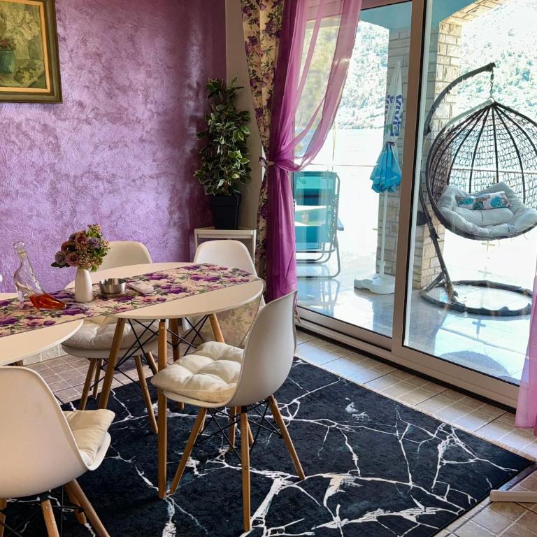 ApartHotel Maxim - Three-Bedroom Premium Apartment with Balcony - 36