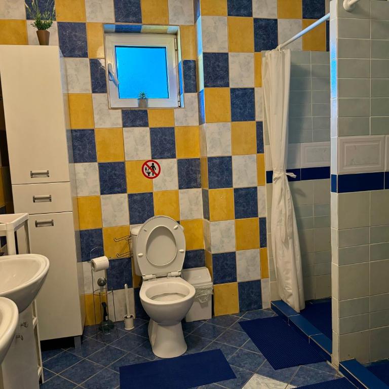 ApartHotel Maxim - Three-Bedroom Premium Apartment with Balcony - 40