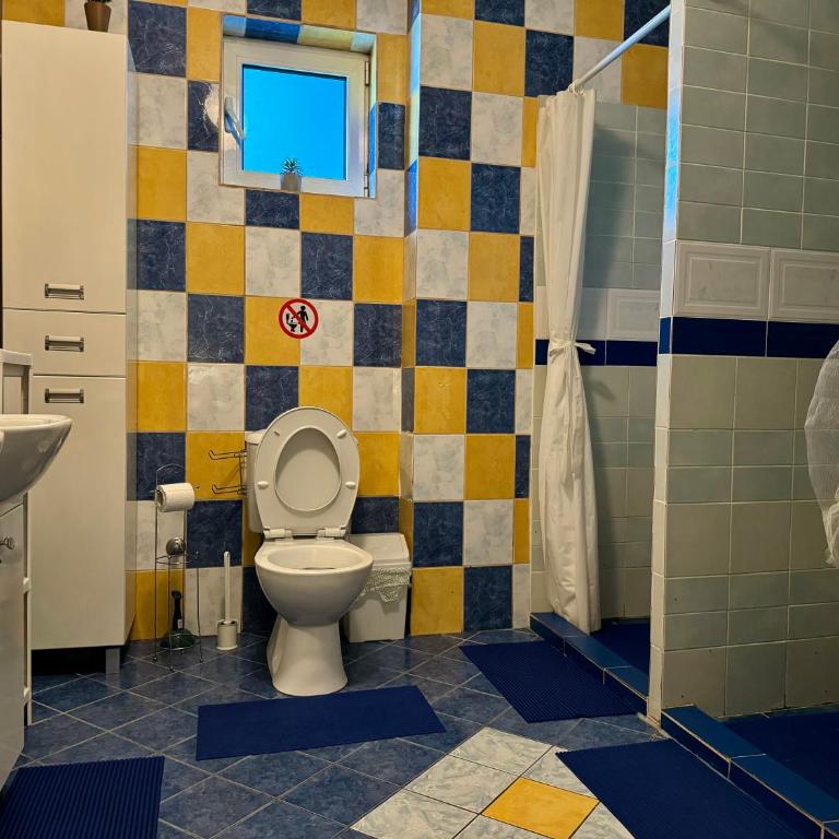 ApartHotel Maxim - Three-Bedroom Premium Apartment with Balcony - 44
