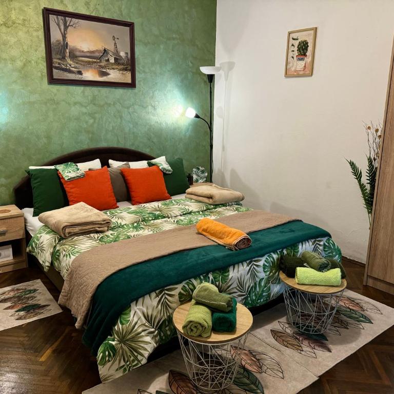 ApartHotel Maxim - Three-Bedroom Premium Apartment with Balcony - 20
