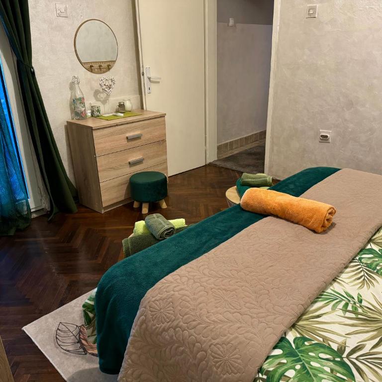 ApartHotel Maxim - Three-Bedroom Premium Apartment with Balcony - 47
